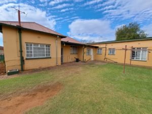 3 Bedroom House with 3 Flats for Sale Casseldale 111372964