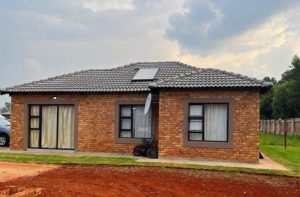 3 Bedroom House in Secure Complex in Daggafontein 112406632