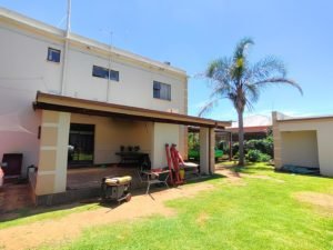 Double Storey Pool and Flatlet in Selection Park 112198374