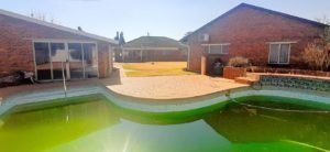 House with Pool and Flat in Strubenvale 110886899