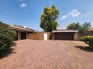Modern 2 Bed Townhouse for Sale in Strubenvale 112670445