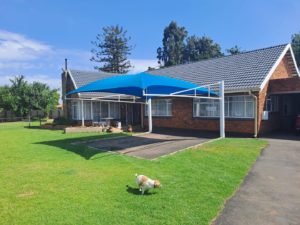 3 Bedroom House with Pool in Casseldale 113748159