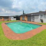 3 Bed House with Flat and Pool in Casseldale