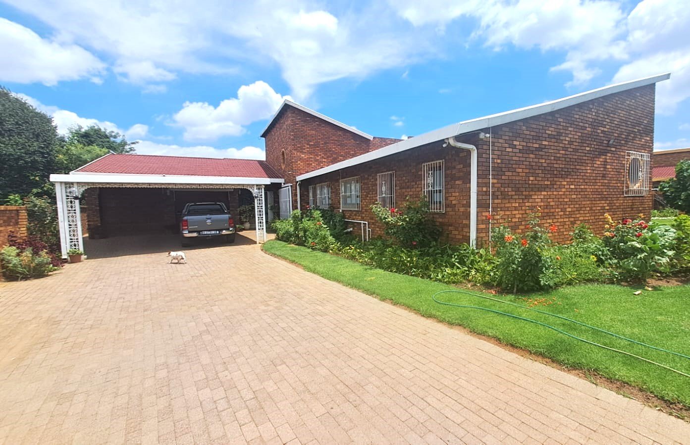 3 Bed House with Lapa and Pool in Selcourt
