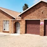 4 Bedroom House for Sale in Dunnottar North