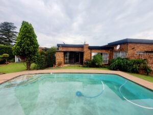 2 Bed Townhouse with Shared Pool for Sale in Casseldale