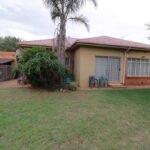 3 Bedroom House with Flat for Sale in Casseldale