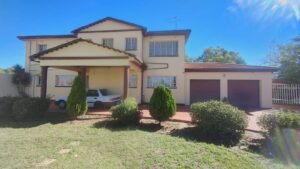 5 Bed House with Pool for Sale in Sharon Park 114259569