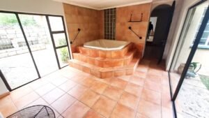 3 Bed Townhouse with Jacuzzi for Sale in Sharon Park 114259484